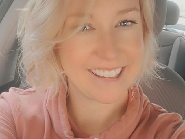 headshot of Sensory and Consumer Science grad Amanda Plunkett